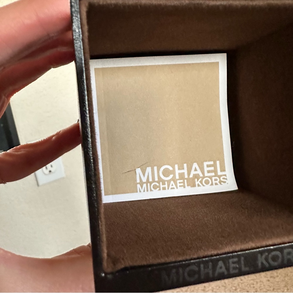Michael Kors Tortoise Shell Watch - Picture 8 of 10